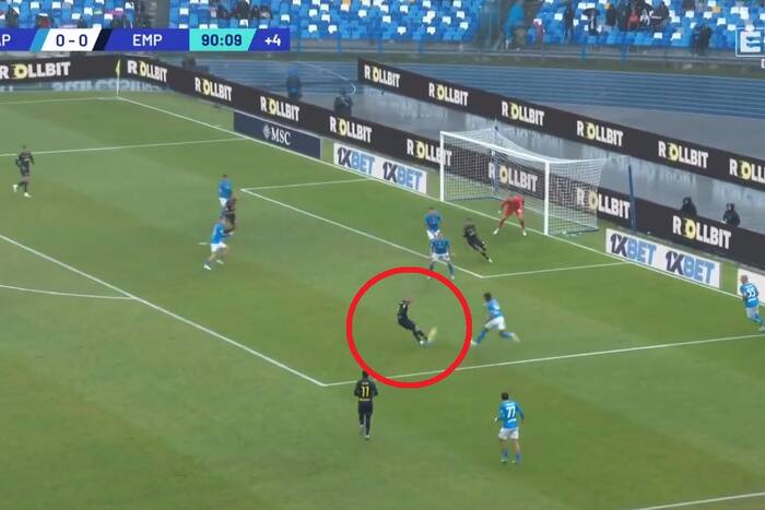 Cudowny gol pogrążył Napoli! Kompromitacja mistrzów Włoch na własnym stadionie [WIDEO]