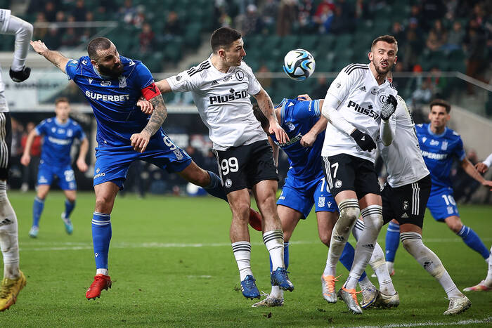 Klasyk Ekstraklasy zupełnie rozczarował. Legia i Lech bez pomysłu na pokonanie rywala [WIDEO]