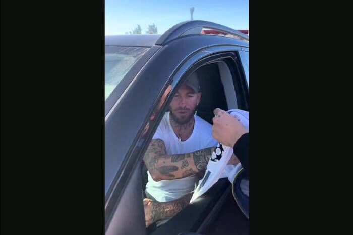 Sergio Ramos odmówił podpisania koszulki Realu Madryt. Piłkarz wyjaśnił powód swojego zachowania [WIDEO]