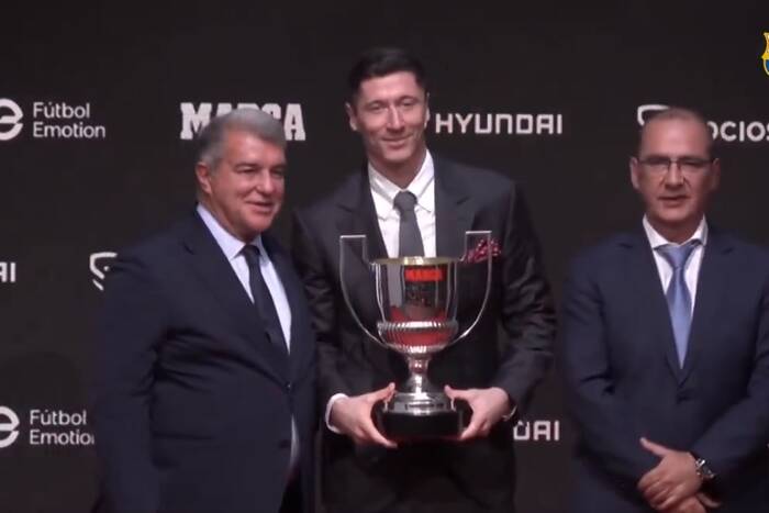 Robert Lewandowski z kolejną nagrodą! Polak odebrał prestiżowe trofeum Robert Lewandowski z kolejną nagrodą! Polak odebrał prestiżowe trofeum