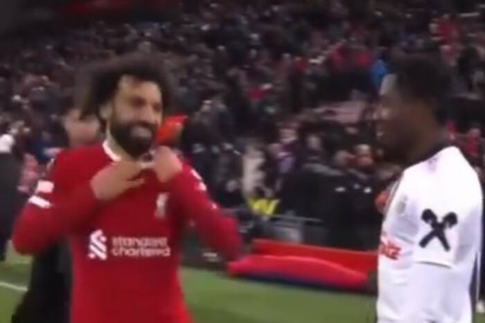 Salah rozchwytywany przez... piłkarzy drużyny przeciwnej. Niecodzienna sytuacja z udziałem Egipcjanina [WIDEO]