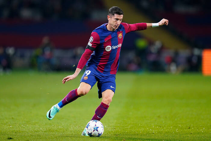 Tyle Robert Lewandowski zarabia w Barcelonie. Padły dokładne kwoty, nietypowy zapis w umowie