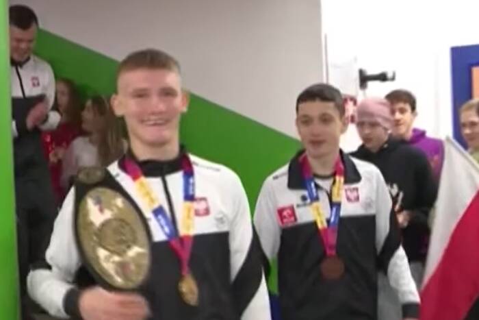 Polak mistrzem świata w boksie. Tak przywitano go w szkole [WIDEO]