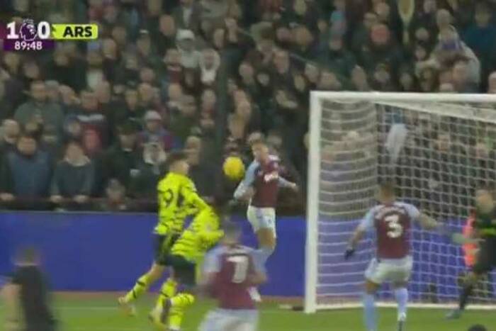 Aston Villa pokonała Arsenal! Gigantyczna kontrowersja, Matty Cash w roli głównej [WIDEO]