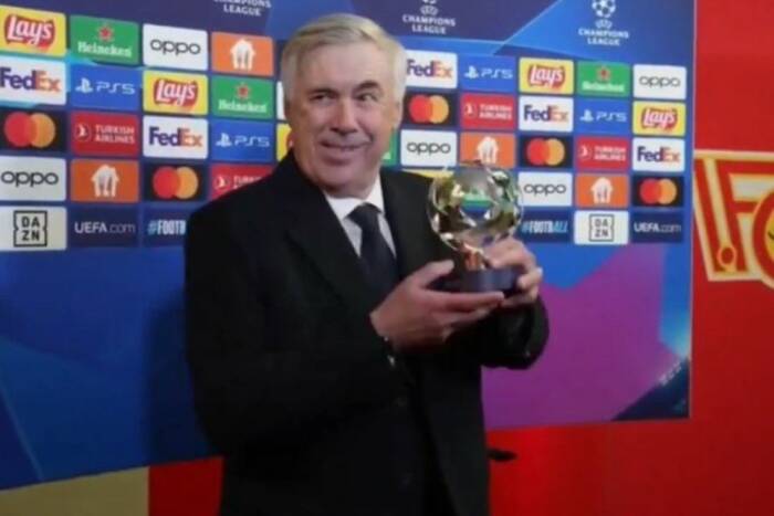 Ancelotti chciał zabrać nagrodę piłkarzowi Realu. Niecodzienne sceny po meczu Ligi Mistrzów [WIDEO]