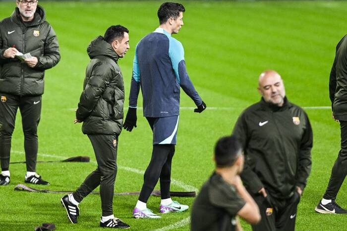 Xavi zrugał piłkarzy Barcelony. Ujawniono mocne słowa skierowane do Roberta Lewandowskiego