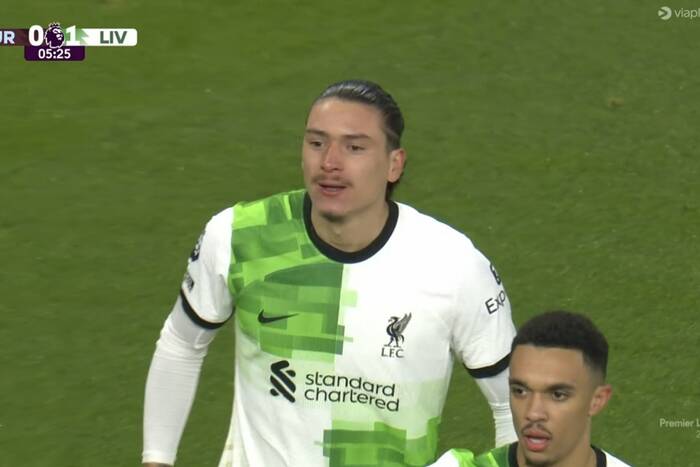 Liverpool z trzema punktami na boisku beniaminka. Darwin Nunez dał sygnał do ataku [WIDEO]