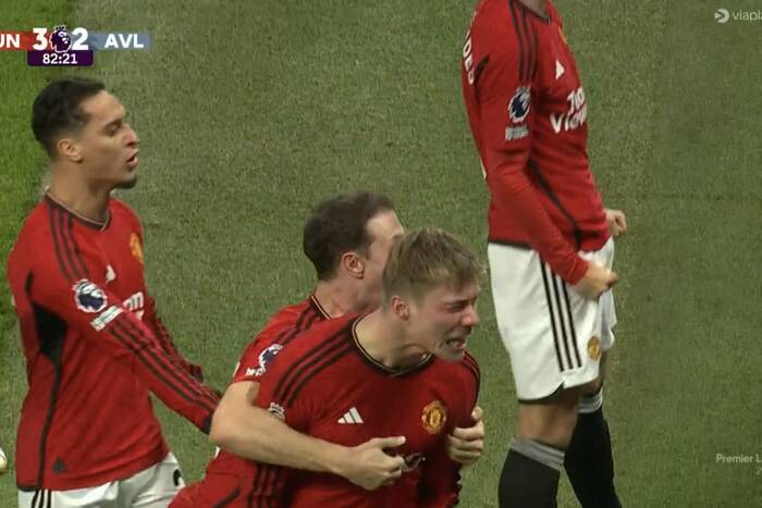 Manchester United leżał na deskach i... znokautował Aston Villę! Wielki powrót "Czerwonych Diabłów"! [WIDEO]
