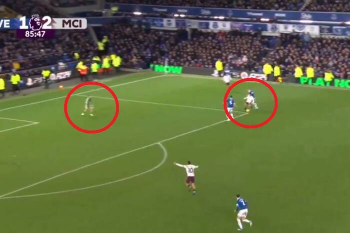 Manchester City pokazał, jak odrabiać straty. Silva skarcił Pickforda za fatalny błąd [WIDEO]