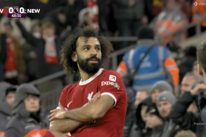 Salah zrobił to w przerwie i... strzelił dwa gole. Gwiazdor Liverpoolu ujawnił kulisy sukcesu z Newcastle Salah zrobił to w przerwie i... strzelił dwa gole. Gwiazdor Liverpoolu ujawnił kulisy sukcesu z Newcastle
