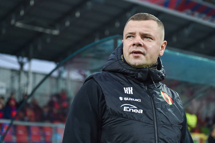 Rozbrajająca wpadka trenera Korony Kielce. Przekręcił nazwisko piłkarza, tak nazwał legendę [WIDEO]