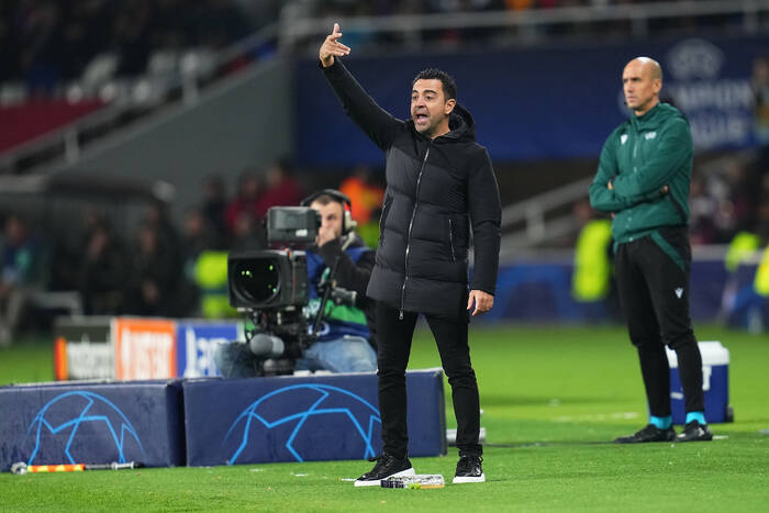 "To nie jest możliwe. Nie możemy tego zrobić". Xavi przekazał fatalne wieści. FC Barcelona ma związane ręce