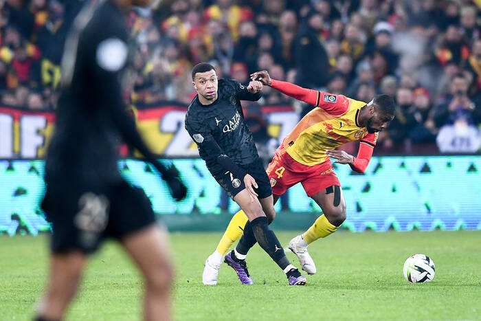 Kylian Mbappe ostrzega przed przeładowanym terminarzem. Wyjaśnił, jak stracą na nim kibice