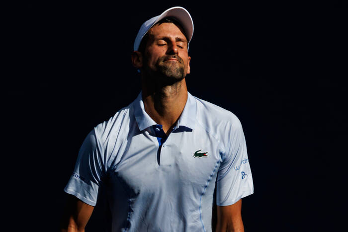 Novak Djoković za burtą Australian Open! Sensacja w półfinale, Serb rozbity w Melbourne [WIDEO]