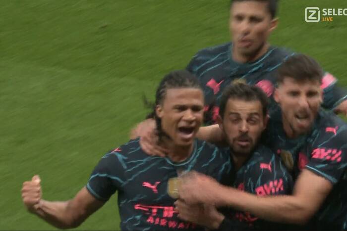 Manchester City wydarł zwycięstwo z Tottenhamem! Błąd bramkarza kosztował "Spurs" awans [WIDEO]