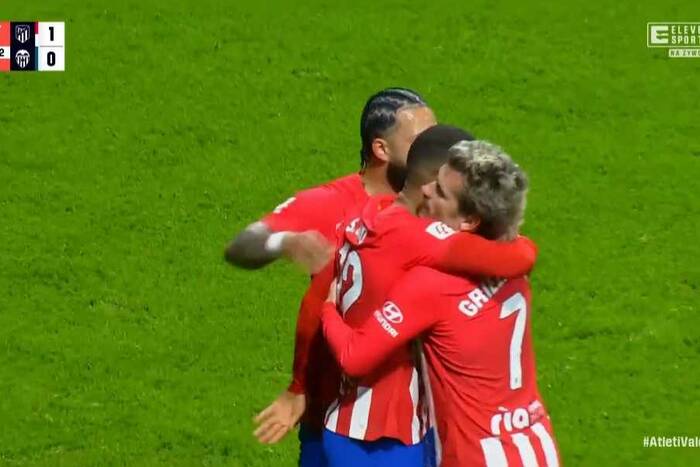 Atletico Madryt wyprzedziło Barcelonę! Antoine Griezmann znów zachwycił [WIDEO]