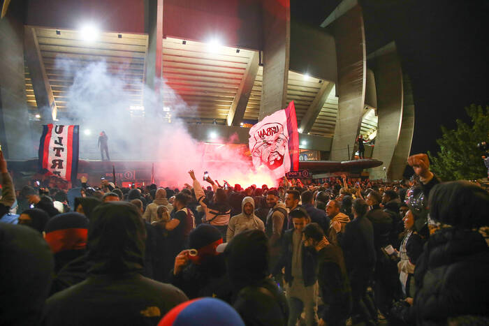 Dramatyczne wydarzenia po meczu PSG. Zaatakowano autokar, mogło dojść do tragedii [ZDJĘCIE]