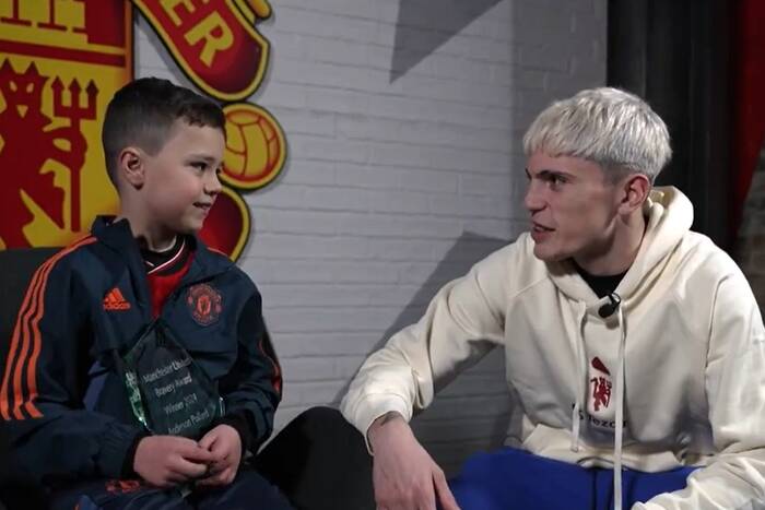 Ogromne serce piłkarza Manchesteru United. Spotkał się z chłopcem, który walczył z nowotworem [WIDEO]