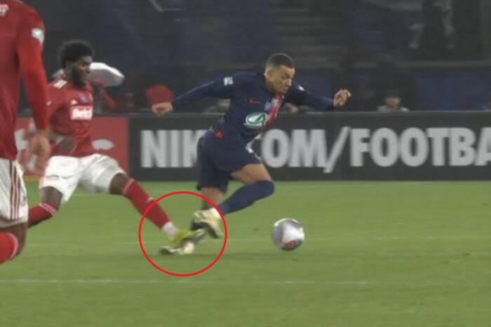 Kylian Mbappe cudem uniknął kontuzji! Nie do wiary, co stało się z jego nogą [WIDEO]