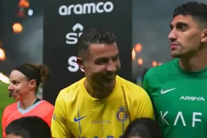 Niespodziewana prezentacja przed meczem Al-Nassr. Cristiano Ronaldo wybuchł śmiechem [WIDEO]