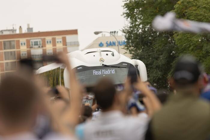 Problemy Realu Madryt przed meczem Ligi Mistrzów. Klubowy autokar rozbity w Niemczech