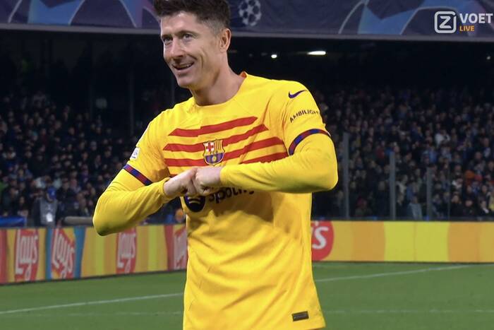 Robert Lewandowski strzelił gola Napoli! Arcyważne trafienie Polaka [WIDEO]