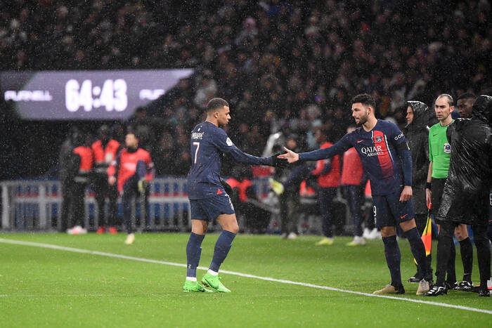 Tak Mbappe zareagował na wczesną zmianę. Media ujawniły zachowanie gwiazdora PSG