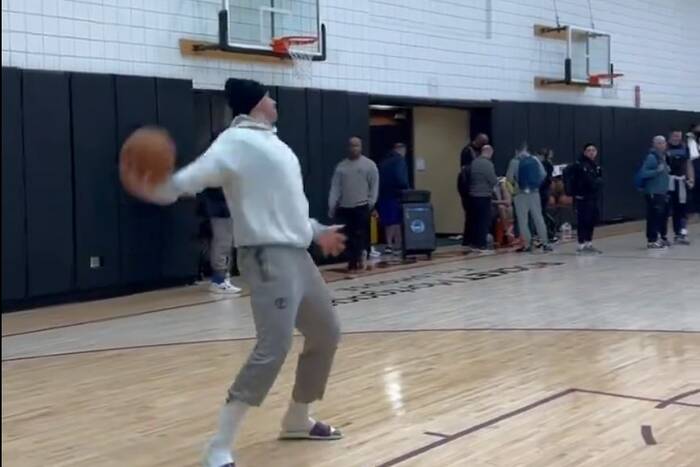 Kapitalny rzut Luki Doncicia. Gwiazdor NBA znów to zrobił, nawet nie zdążył się przebrać [WIDEO]