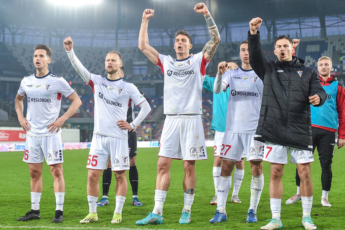 Media: Górnik Zabrze nie dotrzymał słowa. Nowe informacje ws. zaległych pensji dla piłkarzy Media: Górnik Zabrze nie dotrzymał słowa. Nowe informacje ws. zaległych pensji dla piłkarzy