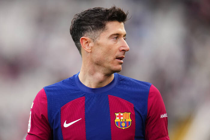 "Super piłkarz, który ma wielki potencjał". Lewandowski broni zawodnika Barcelony 