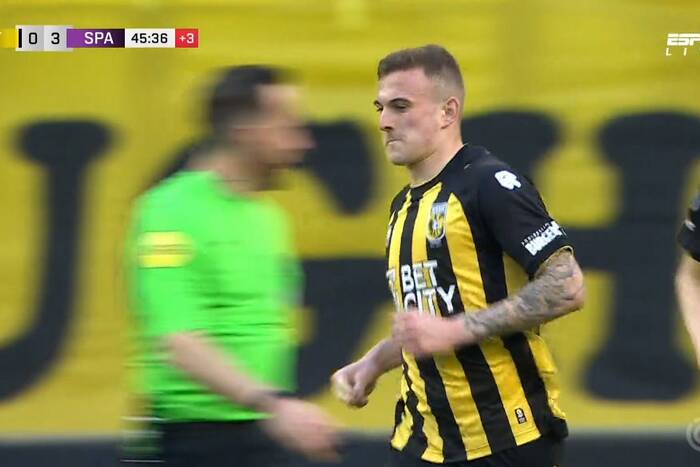Kacper Kozłowski strzelił gola w Eredivisie! Drużyna Polaka dostała lanie [WIDEO]