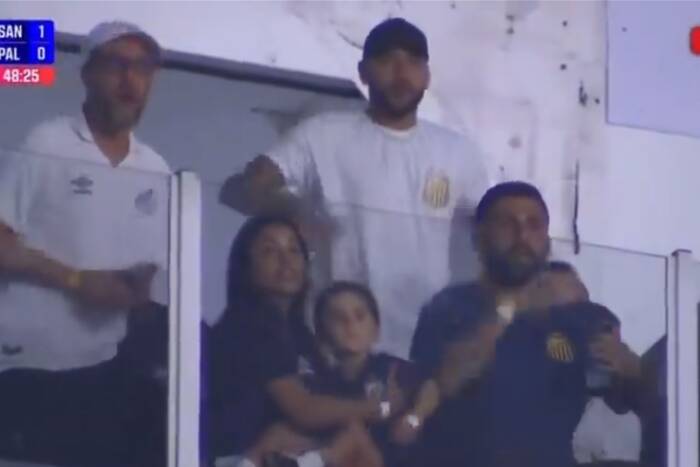 Neymar przyłapany na trybunach słynnego klubu. Tak świętował zdobytą bramkę [WIDEO]