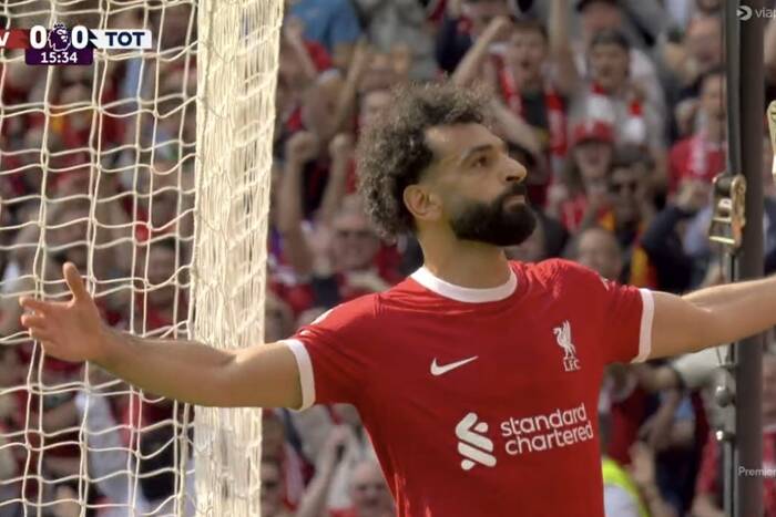 Liverpool ośmieszył Tottenham! Kosmiczny gol dobił "Koguty" [WIDEO]