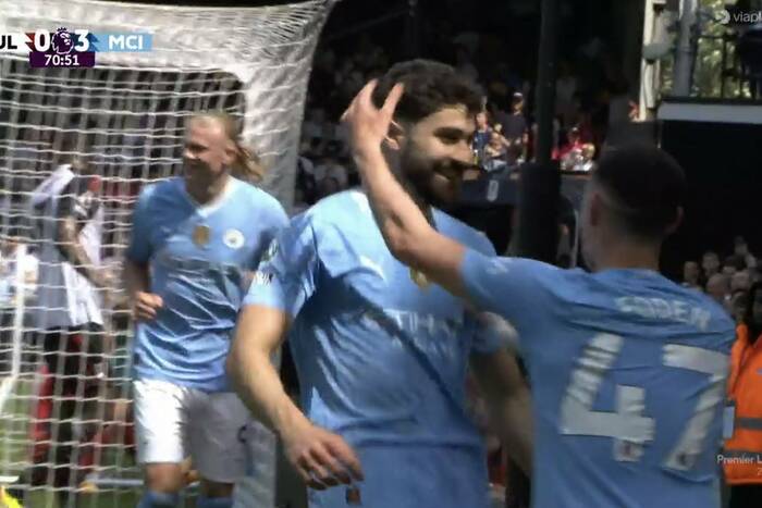 Man City wyciągnął rękę po tytuł! Niespodziewany bohater rozbił rywali [WIDEO]