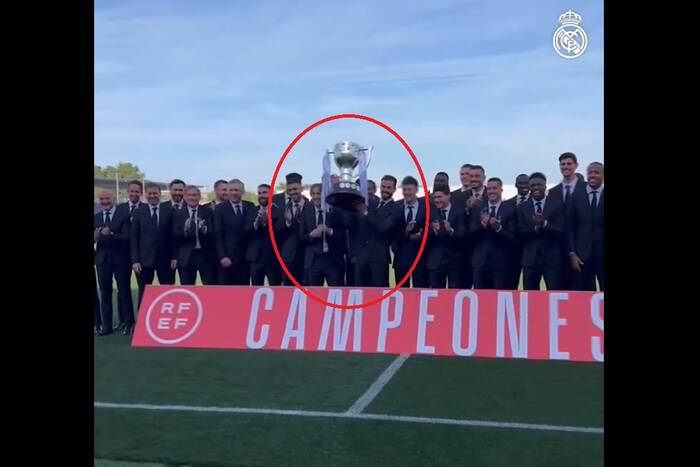 Real odebrał trofeum za mistrzostwo! Nietypowa sceneria [WIDEO]