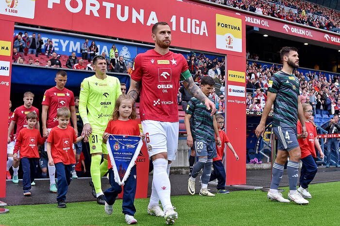 Wisła Kraków o krok od katastrofy. Problemy przed meczem o życie. "Sami sobie zgotowali taki los"