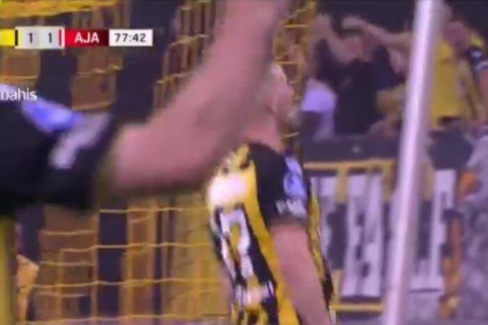 Gol Kozłowskiego z Ajaksem! Udany koniec sezonu Polaka [WIDEO]