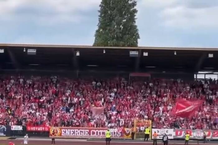 Kibice gości opanowali stadion. Piękne sceny w Niemczech [WIDEO]