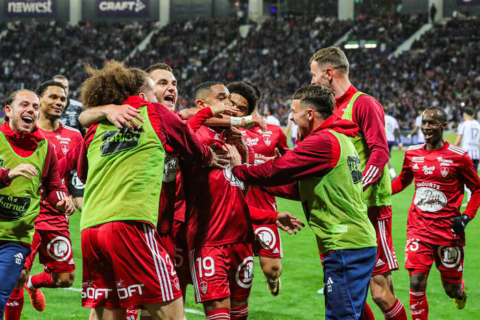 Awantura o stadion i rozbiórka składu przed LM. Wielka sensacja w Europie staje się kłopotem 