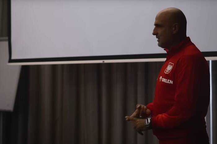 "Nie przyjechaliśmy na wycieczkę". Tak Probierz przywitał kadrowiczów. Ujawniono odprawę selekcjonera [WIDEO]