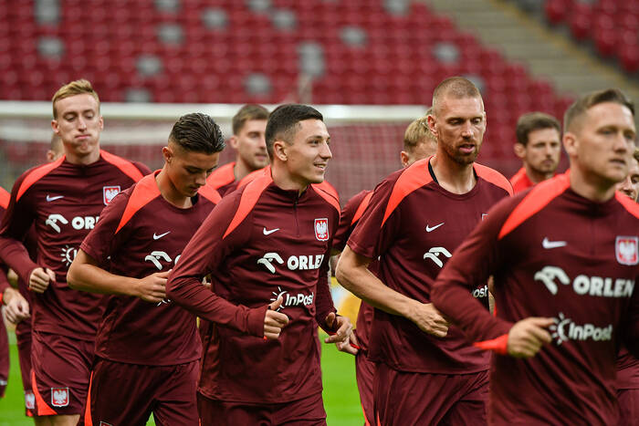 Ależ wpadka! Nie jedzie na EURO 2024, ale… ma swoją tabliczkę w szatni kadry [ZDJĘCIE]