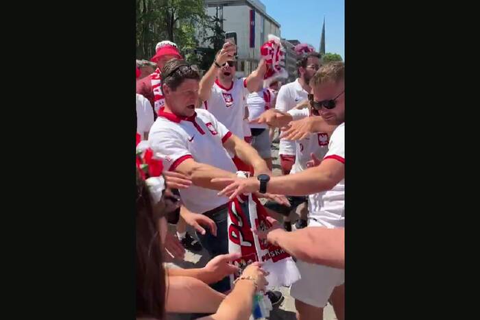 Polacy wciąż wierzą. Piękne obrazki przed meczem [WIDEO]