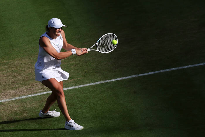 Klęska Świątek na Wimbledonie! Dwa katastrofalne sety [WIDEO]