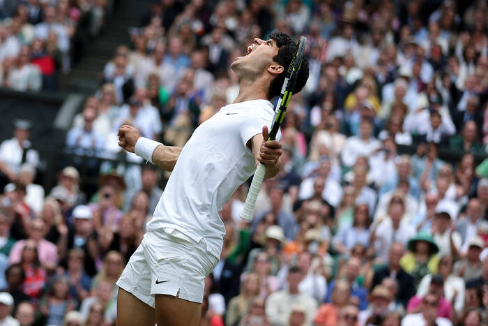 Alcaraz królem Wimbledonu! Djoković na kolanach [WIDEO]