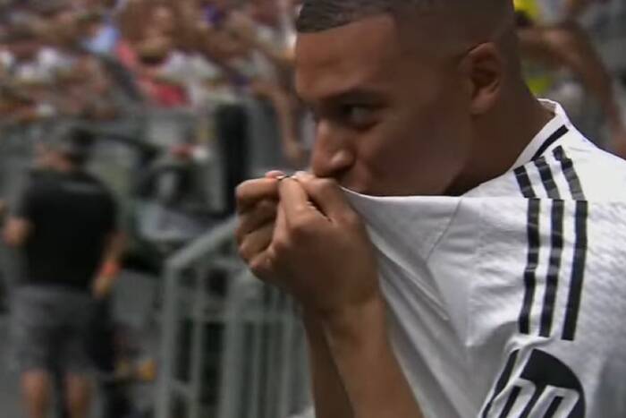 Mbappe przemówił do kibiców Realu Madryt. Zrobił to jak CR7 Mbappe przemówił do kibiców Realu Madryt. Zrobił to jak CR7
