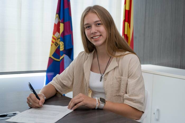 Polka podpisała kontrakt z Barceloną! Wielki transfer stał się faktem Polka podpisała kontrakt z Barceloną! Wielki transfer stał się faktem