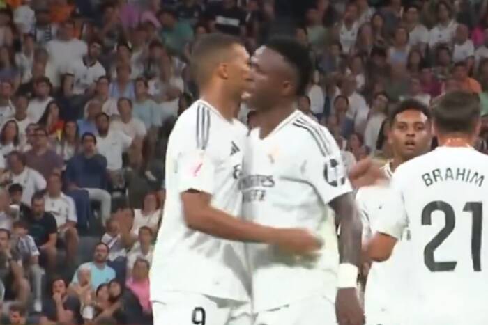 Vinicius oddał karnego Mbappe. Ancelotti był pod wrażeniem [WIDEO]