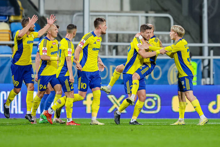 Stal Stalowa Wola - Arka Gdynia gdzie oglądać? Stream na żywo i transmisja online z PP (25.09.2024)