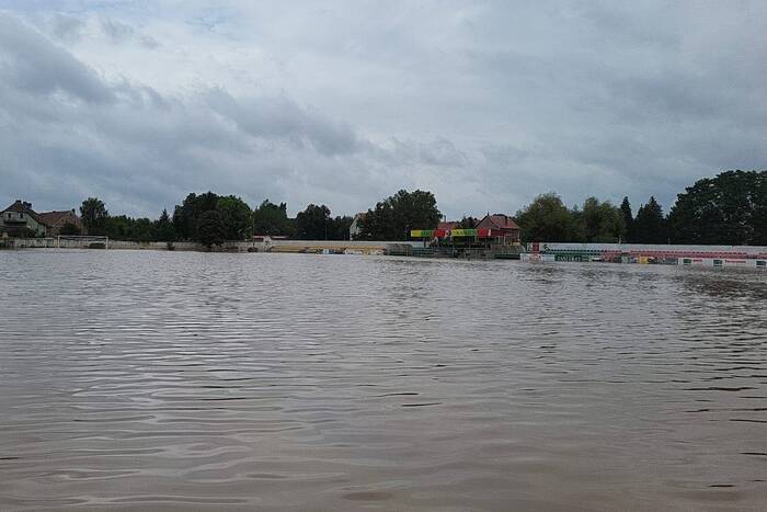 Powódź nie odpuszcza. Polskie stadiony zalane [ZDJĘCIE]