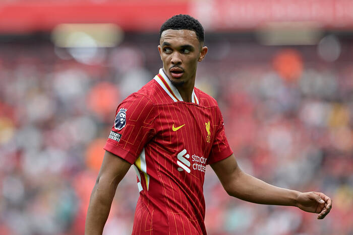 "To jest mój cel". Alexander-Arnold zareagował na pytanie o odejście z Liverpoolu